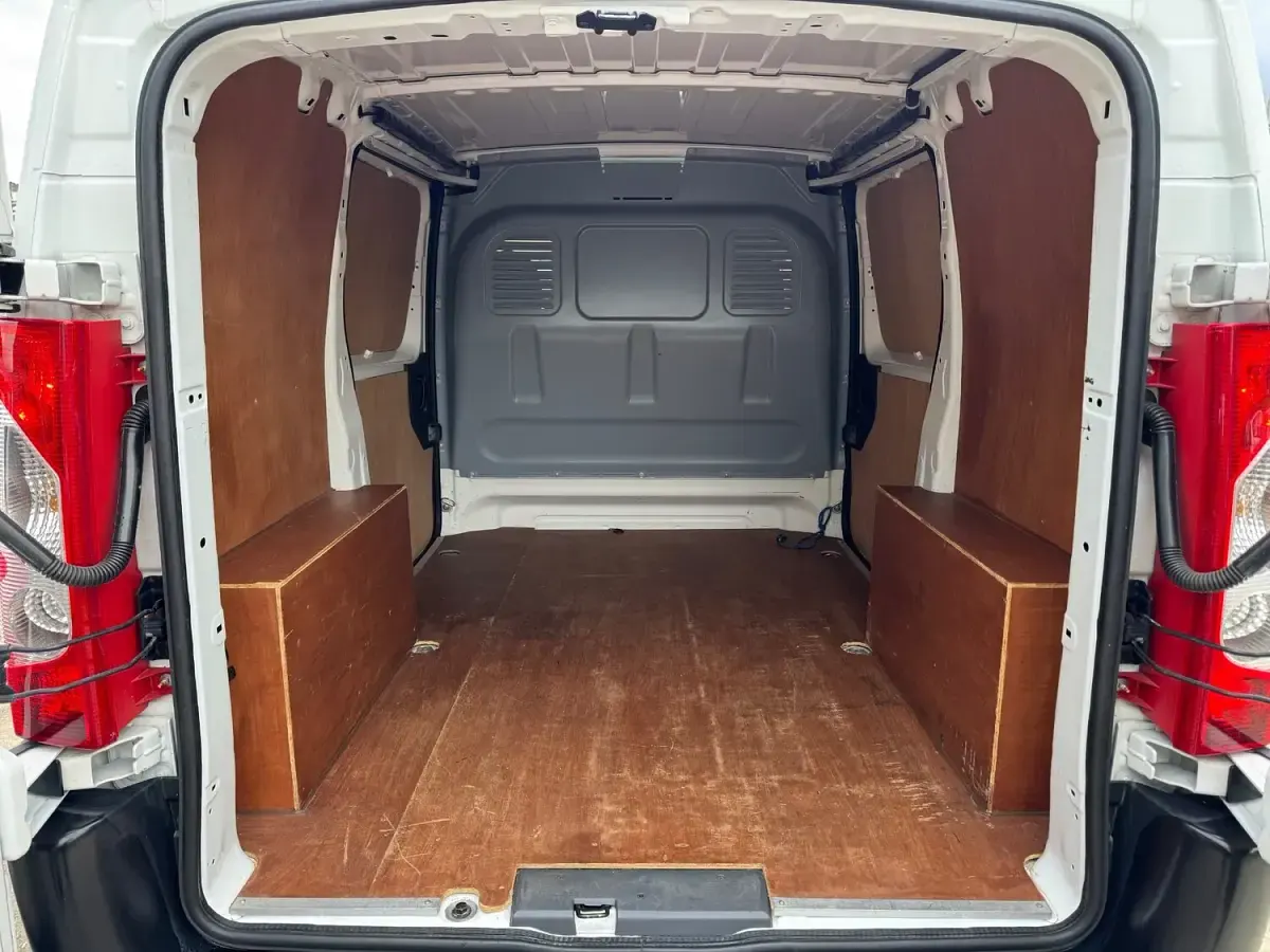 Used Peugeot Expert 90 HP (66 kW) 2014 White Van
