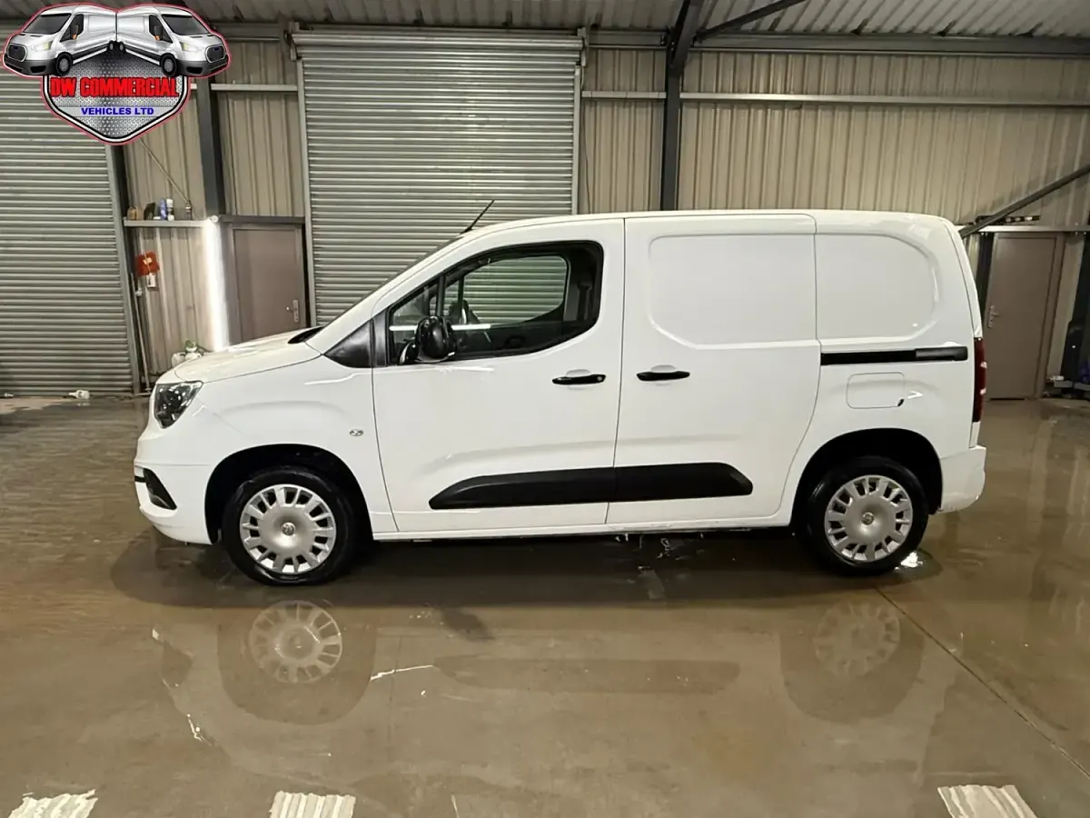Used Vauxhall Combo Sportive 100 HP (73 kW) 2021 White MPV