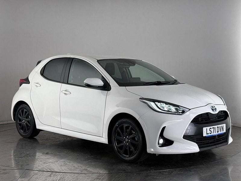 White Used 2022 Toyota Yaris Hybrid Design Hatchback | £16,150 (Good price) - Image 1/3