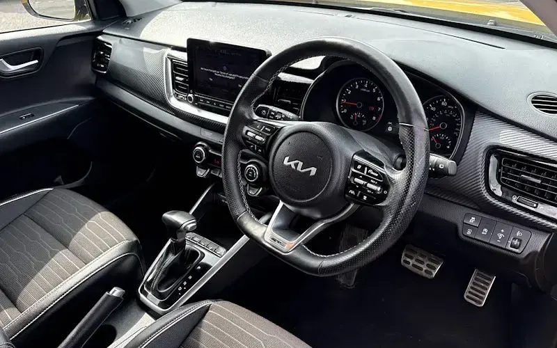 Used Kia Stonic GT-Line S 120 HP (88 kW) 2023 Yellow SUV