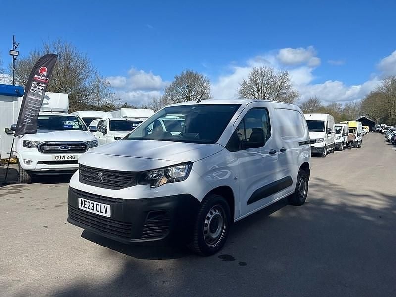 Used Peugeot Partner Premium 131 HP (96 kW) 2023 White MPV