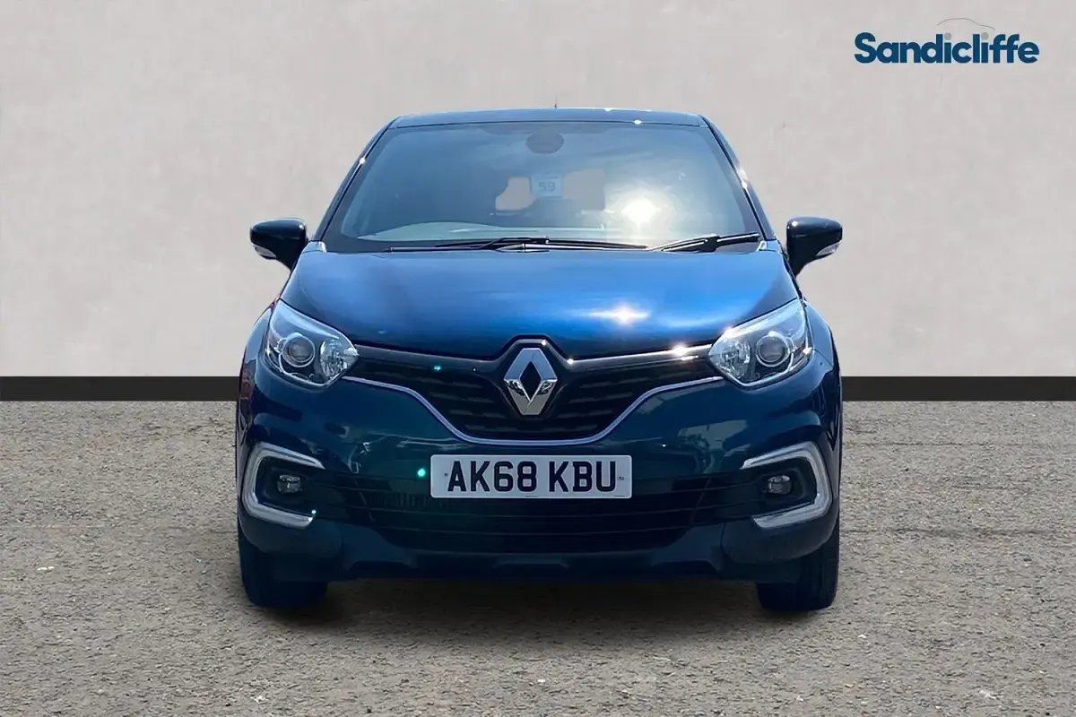 Used Renault Captur Iconic 90 HP (66 kW) 2018 Blue/black SUV