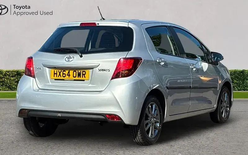 Used Toyota Yaris 99 HP (72 kW) 2016 Hatchback