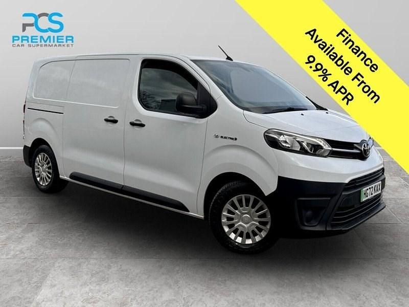 Used Toyota Proace 100 kW (136 HP) 2023 White MPV