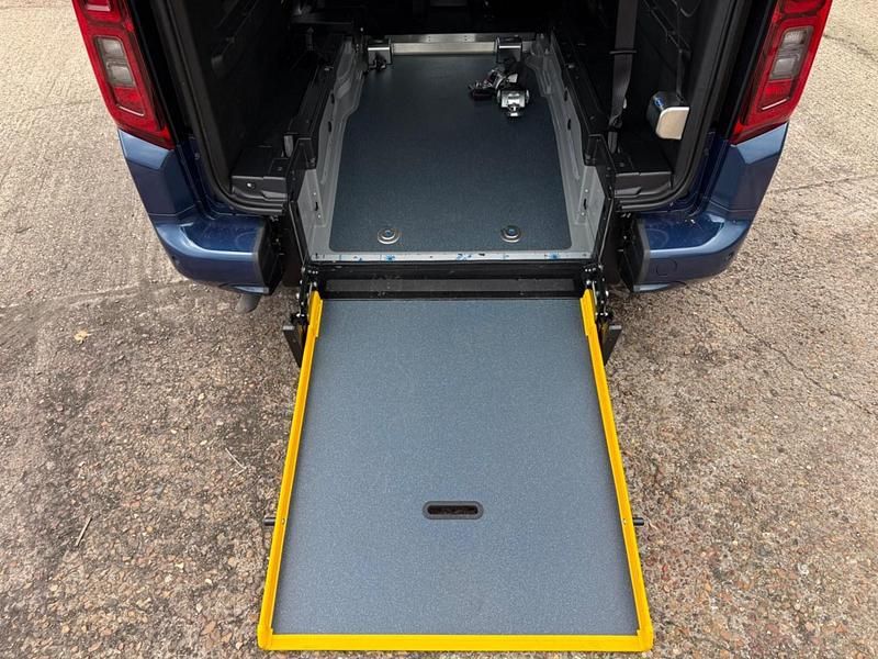 Used Vauxhall Combo 2023 Blue MPV