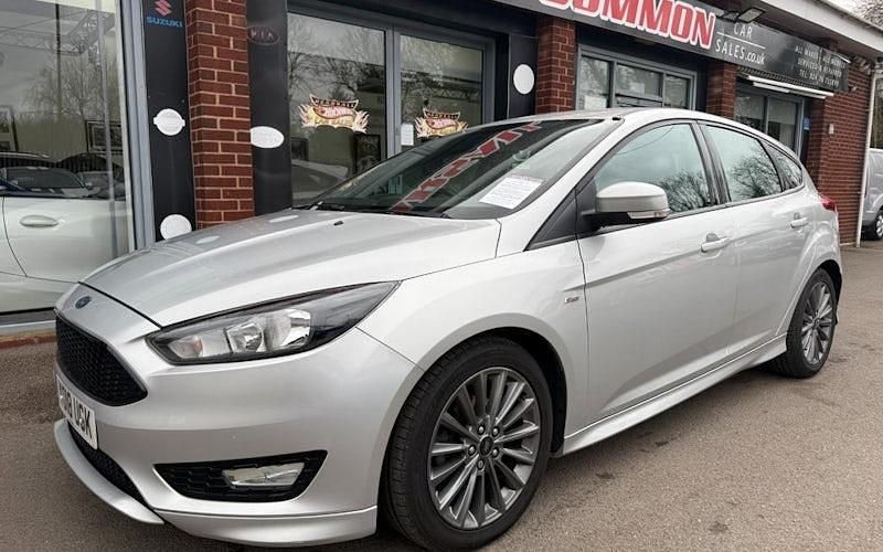 Used Ford Focus ST-Line 140 HP (102 kW) 2017 Silver Hatchback
