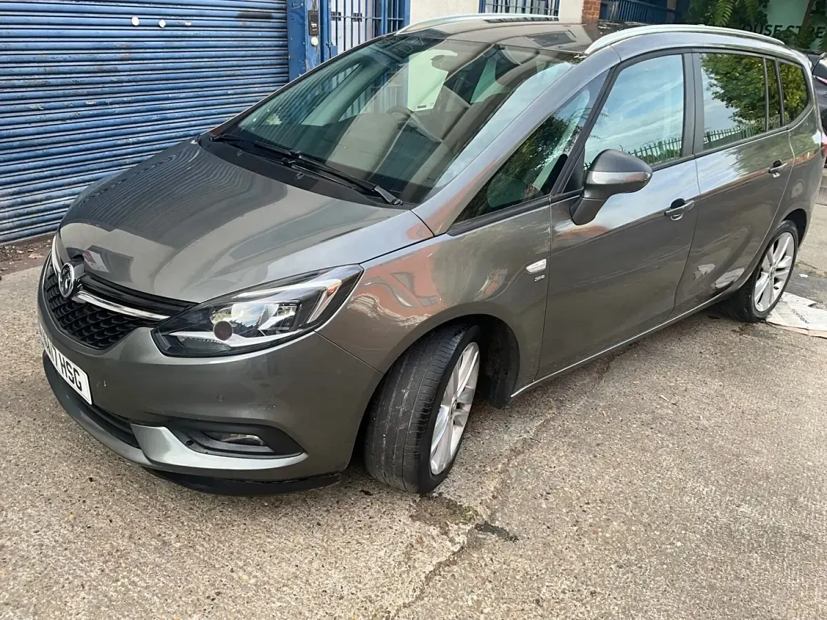 Used Vauxhall Zafira SRi 140 HP (102 kW) 2017 Grey MPV
