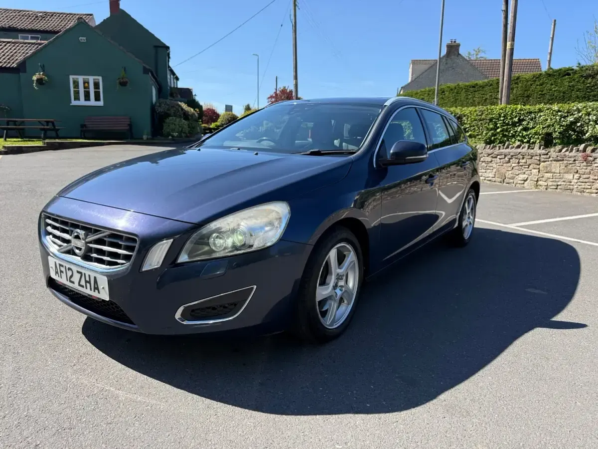 Used Volvo V60 SE Lux 215 HP (158 kW) 2012 Blue Estate