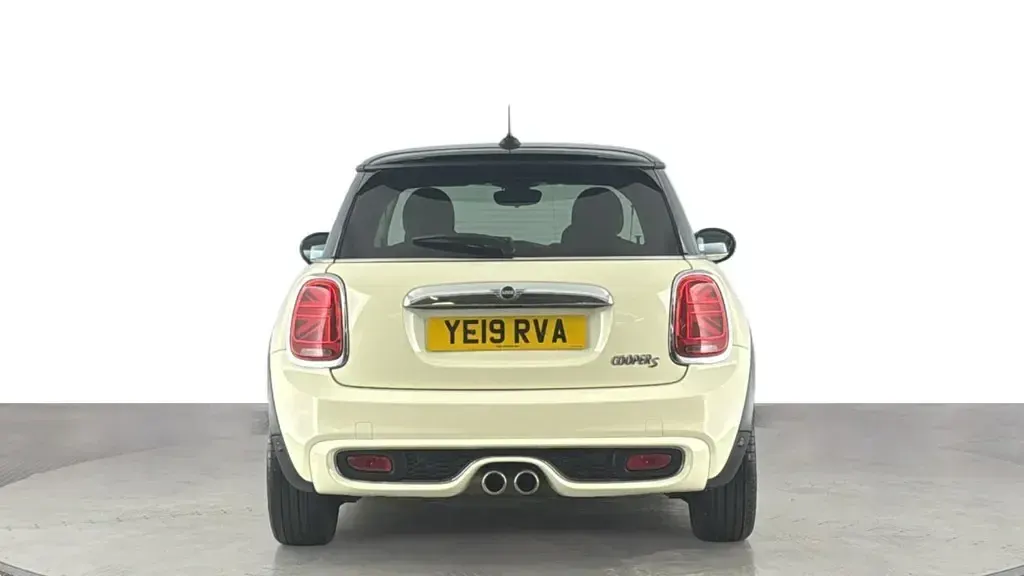 Used Mini Cooper S Exclusive 192 HP (141 kW) 2019 White Hatchback