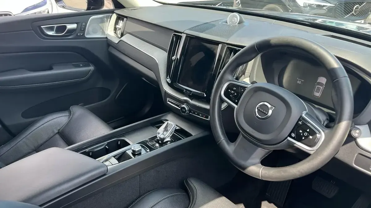 Used Volvo XC60 Ultra 250 HP (183 kW) 2025 Blue SUV