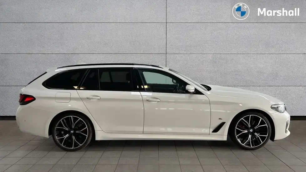 Used BMW 520 M Sport 190 HP (139 kW) 2022 Alpine white  Estate