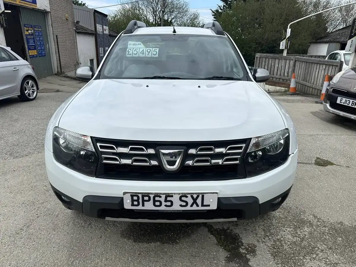 Used Dacia Duster Lauréate 110 HP (80 kW) 2016 White SUV