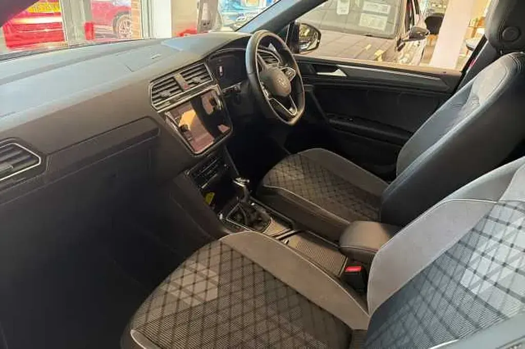 Used VW Tiguan R-line Edition 150 HP (110 kW) 2023 Black SUV