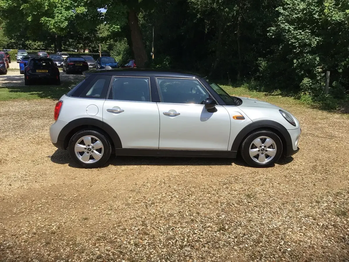 Used Mini Cooper D Hatch 116 HP (85 kW) 2016 Silver Hatchback