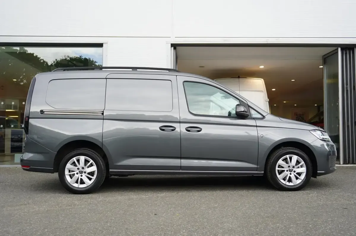 Usado VW Caddy Maxi Pro 122 HP (89 kW) 2024 Cinzento Monovolume