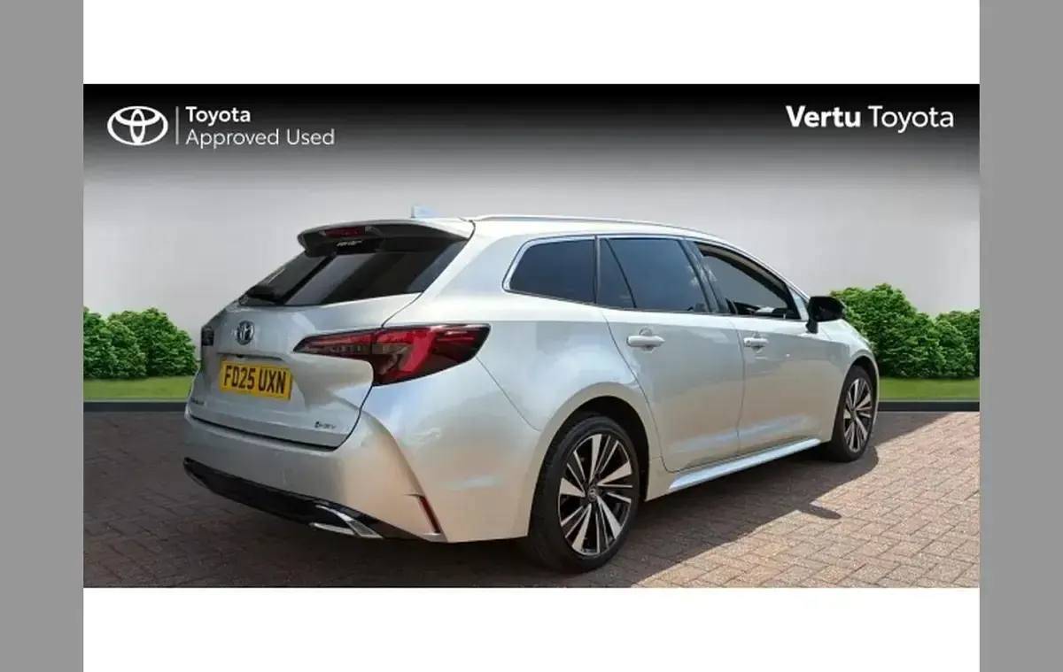Used Toyota Corolla Design 140 HP (102 kW) 2025 Silver Estate