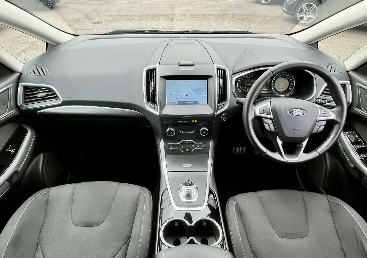 Used Ford S-MAX Titanium 190 HP (139 kW) 2023 Silver MPV