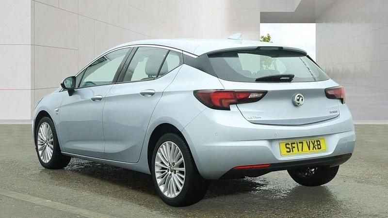 Used Vauxhall Astra Elite 150 HP (110 kW) 2017 Silver Hatchback