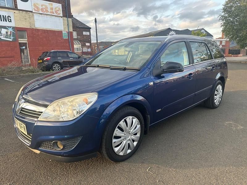 Used Vauxhall Astra Design Edition 120 HP (88 kW) 2007 Blue Estate