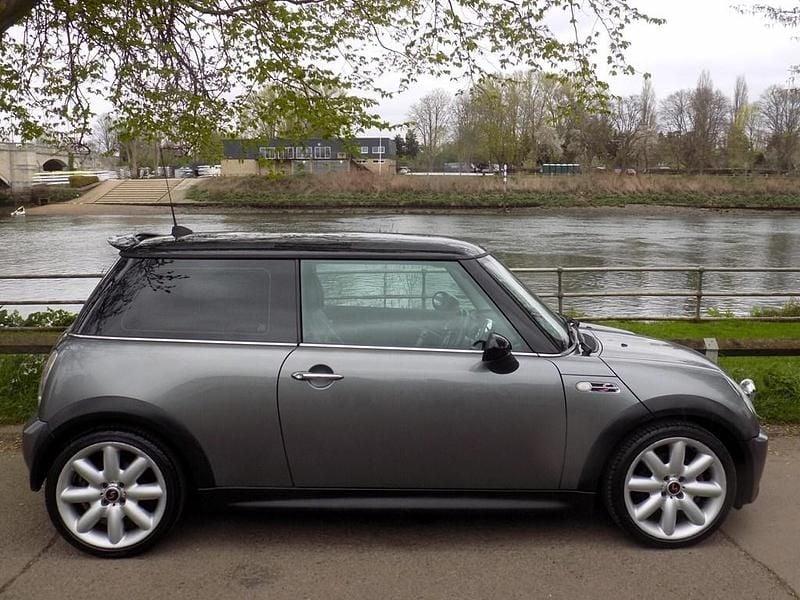 Begagnad Mini Cooper S 2006 Grå Halvkombi