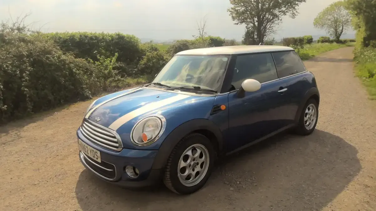 Begagnad Mini Cooper D Hatch 2012 Blå Halvkombi