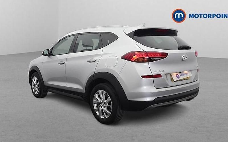 Usado Hyundai Tucson SE 177 HP (130 kW) 2020 Prateado SUV