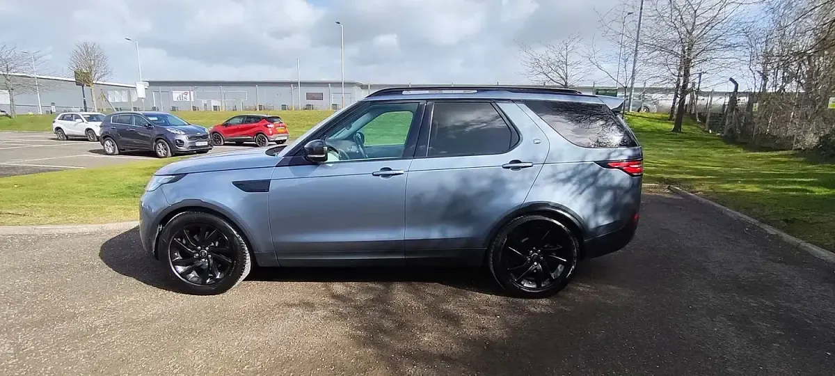 Used Land Rover Discovery 5 HSE 240 HP (176 kW) 2019 Blue SUV
