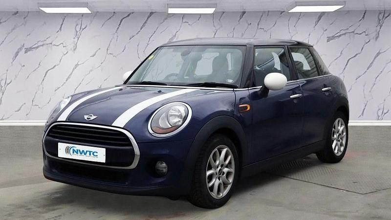 Used Mini Cooper D Hatch 116 HP (85 kW) 2018 Blue Hatchback
