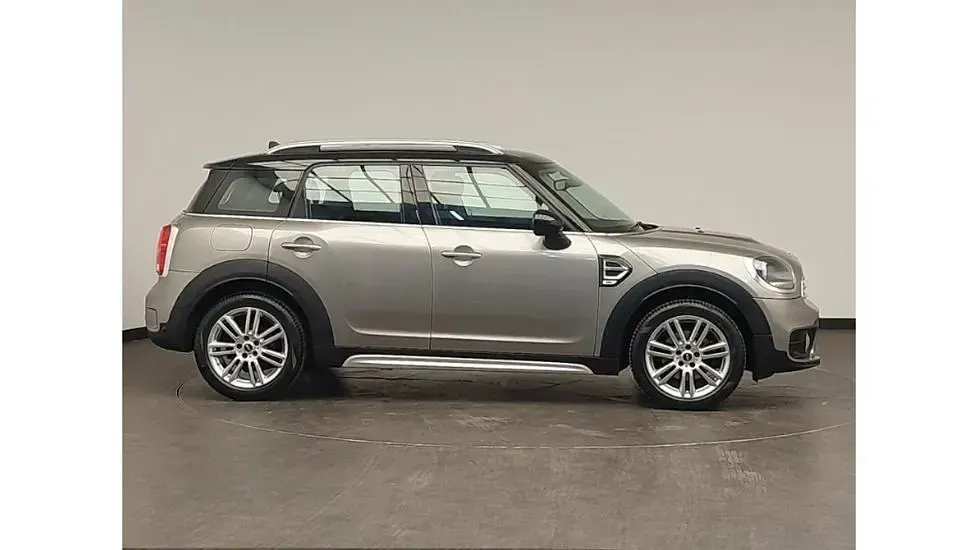 Used Mini Cooper Countryman Exclusive 134 HP (98 kW) 2019 Silver SUV