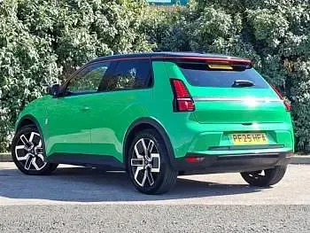 Used Renault R5 Komfort 110 kW (150 HP) 2025 Green Hatchback