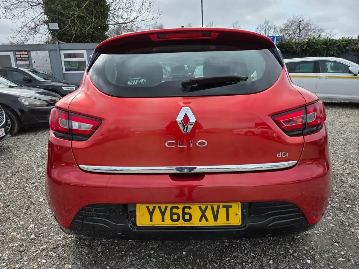 Begagnad Renault Clio IV Dynamique 90 HK (66 kW) 2016 Röd Halvkombi