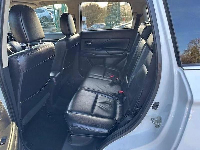 Used Mitsubishi Outlander 150 HP (110 kW) 2018 White SUV