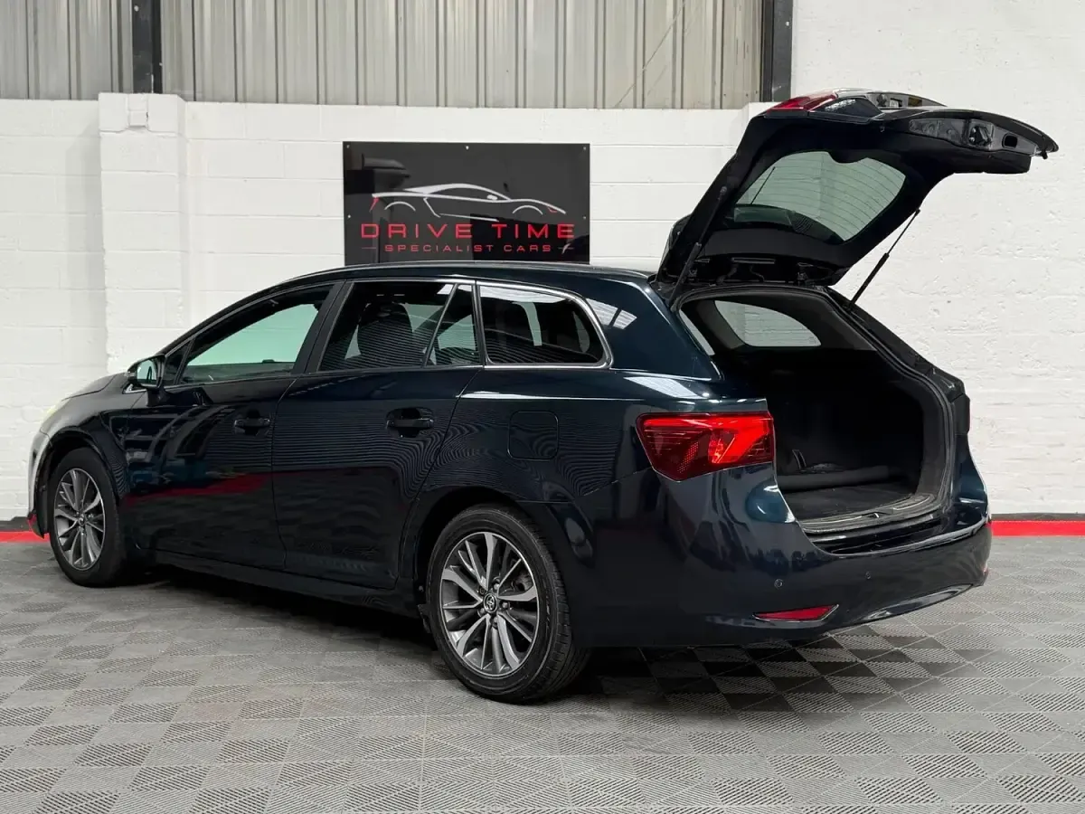 Used Toyota Avensis Business Edition 2015 Grey Estate
