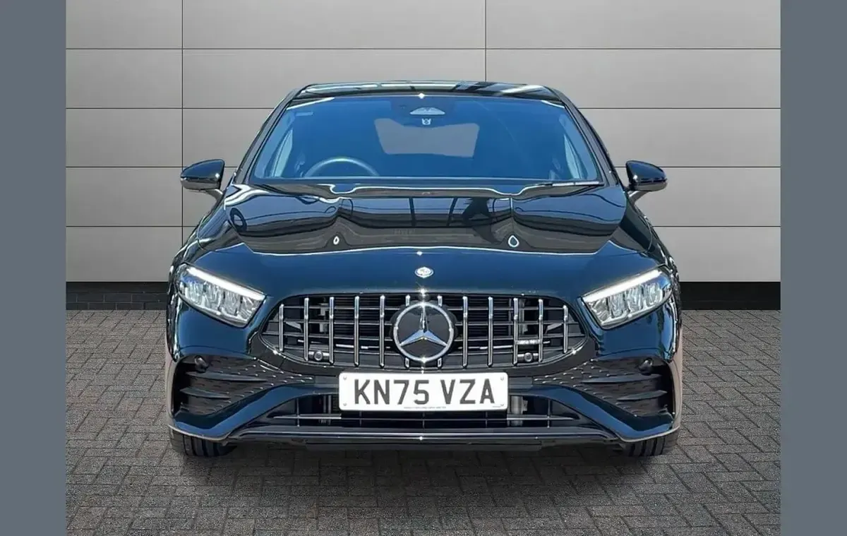 Usado Mercedes A35 AMG Premium 301 HP (221 kW) 2025 Preto Citadino