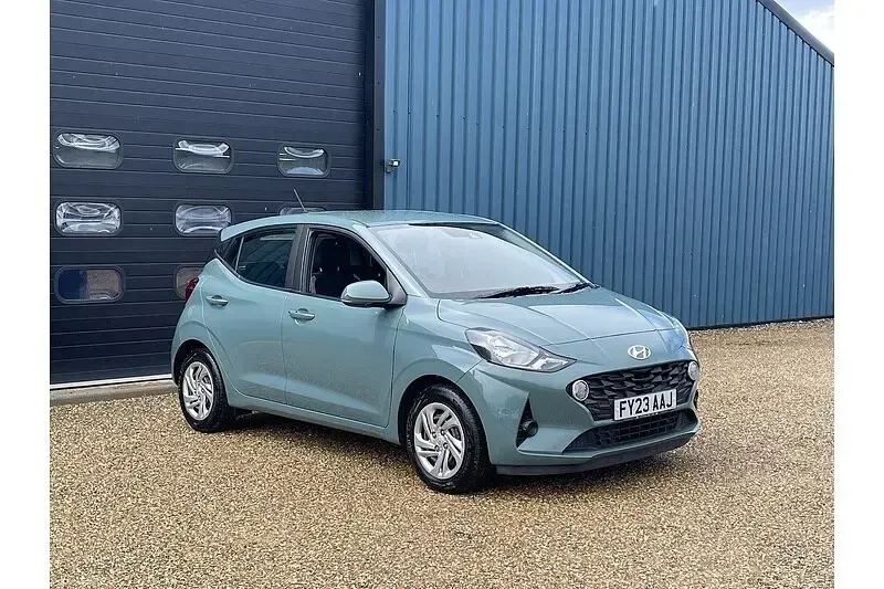 Used Hyundai i10 SE 67 HP (49 kW) 2023 Green Hatchback