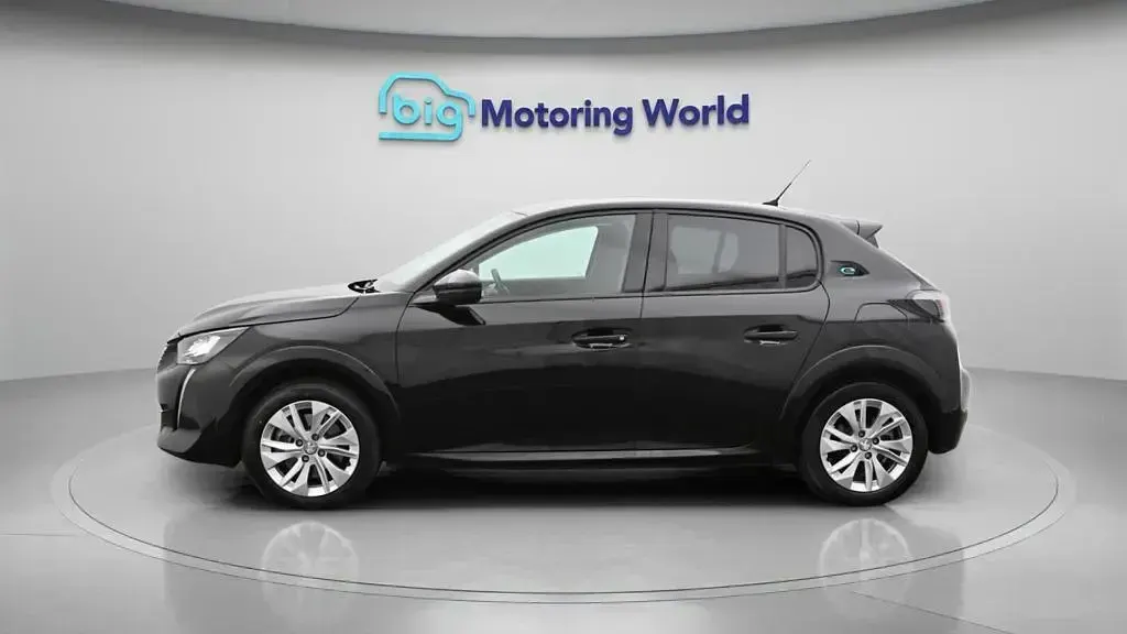Używany Peugeot e-208 Allure+ 100 kW (136 KM) 2022 Hatchback
