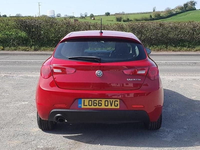 Used Alfa Romeo Giulietta 120 HP (88 kW) 2016 Red Hatchback