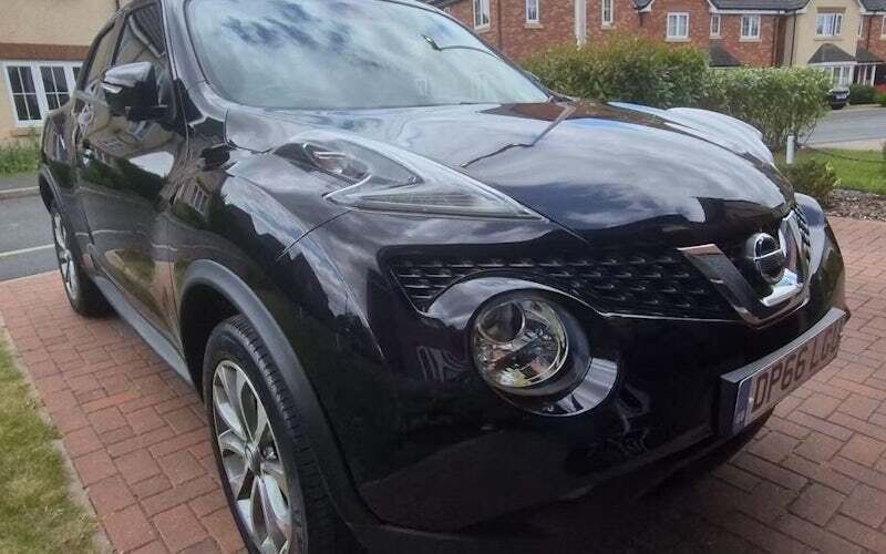 Black Used 2015 Nissan Juke Tekna SUV | £8,480 (Fair price) - Image 1/4