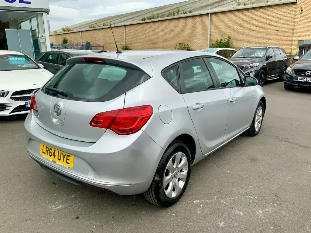 Used Vauxhall Astra Design Edition 2014 Silver Hatchback