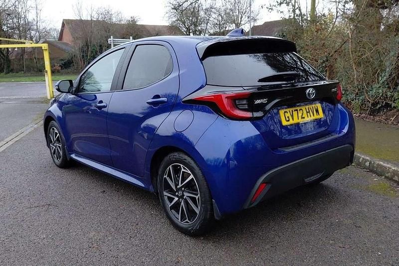Used Toyota Yaris Hybrid Design 113 HP (83 kW) 2023 Blue Hatchback