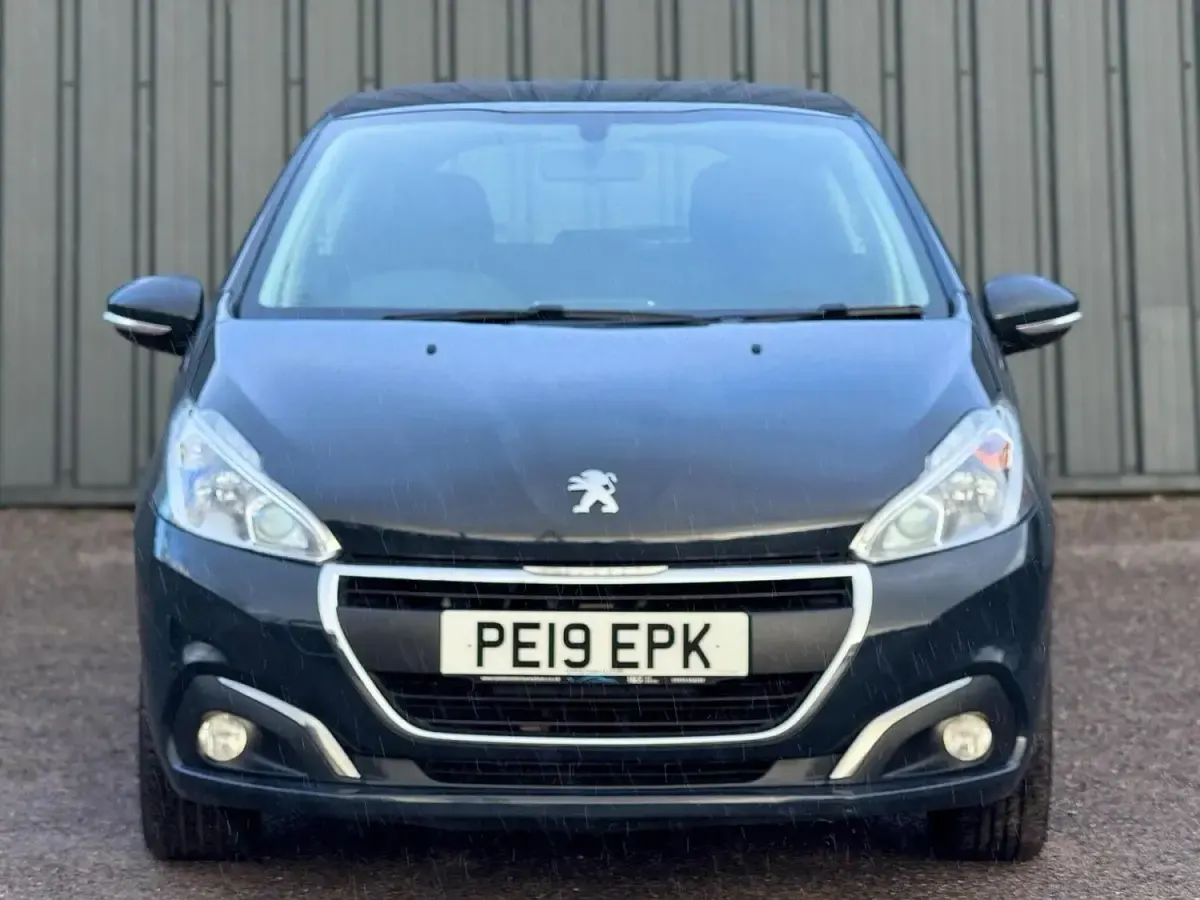 Käytetty Peugeot 208 Active 2019 Harmaa Viistoperä