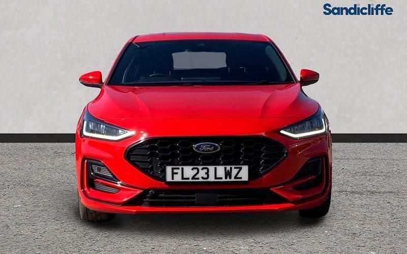 Used Ford Focus ST-Line 125 HP (91 kW) 2023 Race red (standard colour) Hatchback