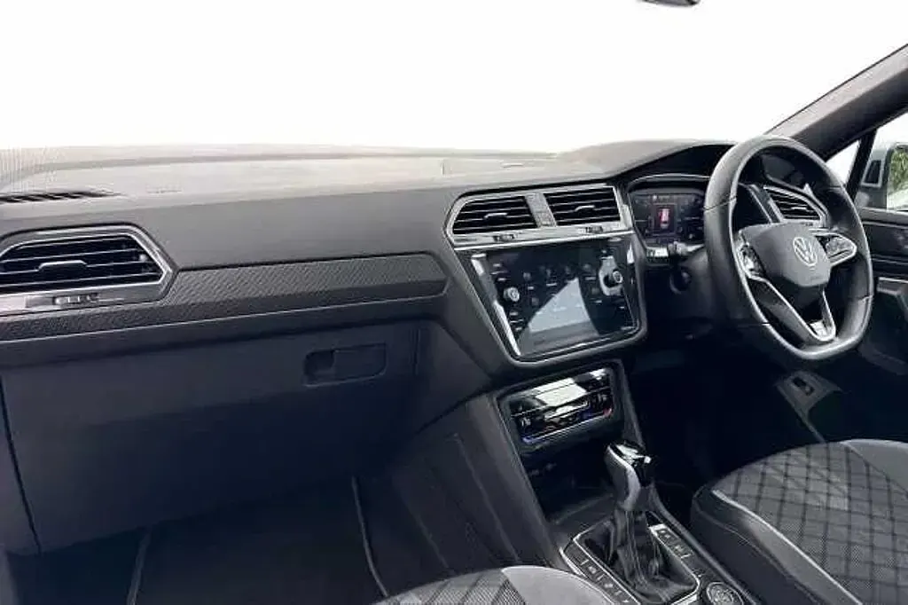 Usado VW Tiguan Allspace R-line 200 HP (147 kW) 2024 Prateado SUV