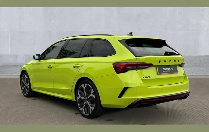 Used Skoda Octavia vRS 265 HP (194 kW) 2025 Green Estate