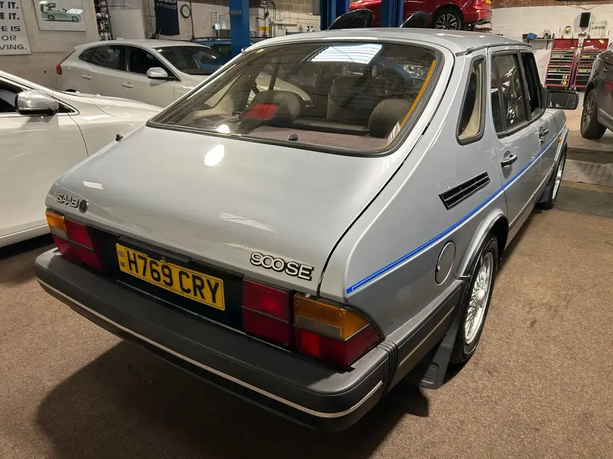 Used Saab 900 1990 Blue Hatchback