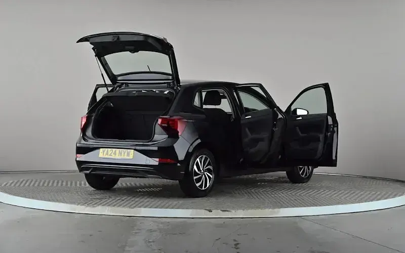 Used VW Polo Life 95 HP (69 kW) 2024 Black Hatchback