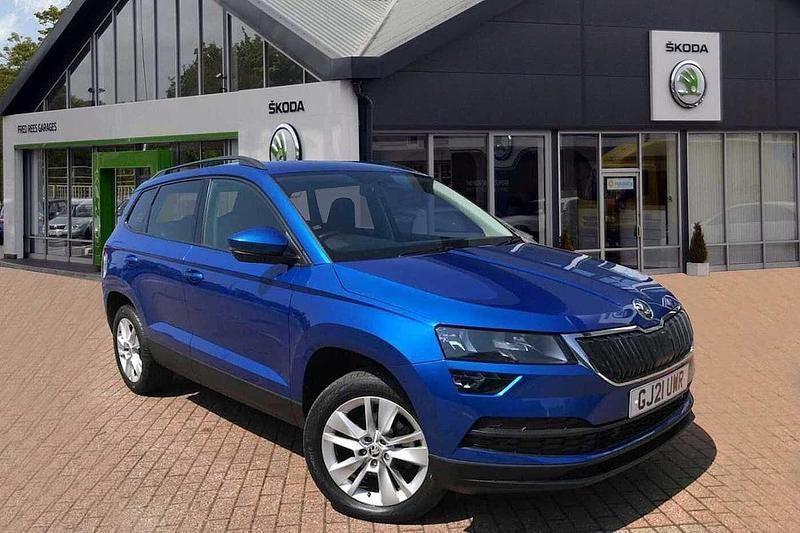 Race blue metallic Used 2021 Skoda Karoq SE Technology SUV | £18,395 (Fair price) - Image 1/4