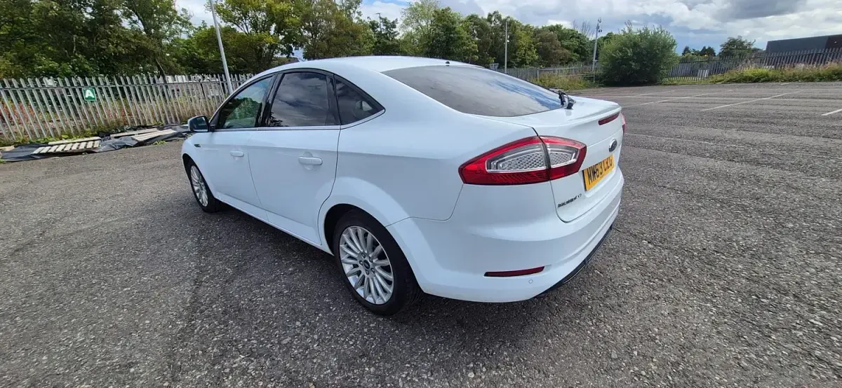 Used Ford Mondeo Business Edition 2013 White Hatchback