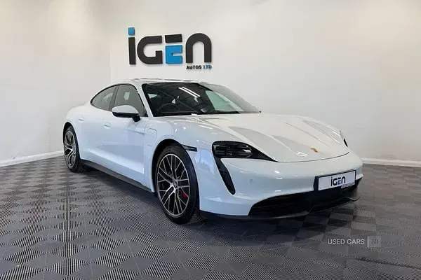 Begagnad Porsche Taycan 419 kW (571 HK) 2022 Vit Sedan