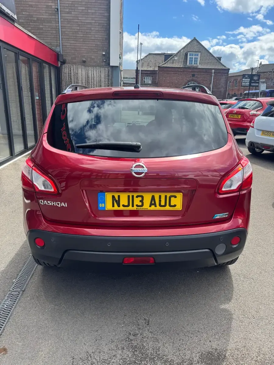 Used Nissan Qashqai 360º 130 HP (95 kW) 2013 Red SUV